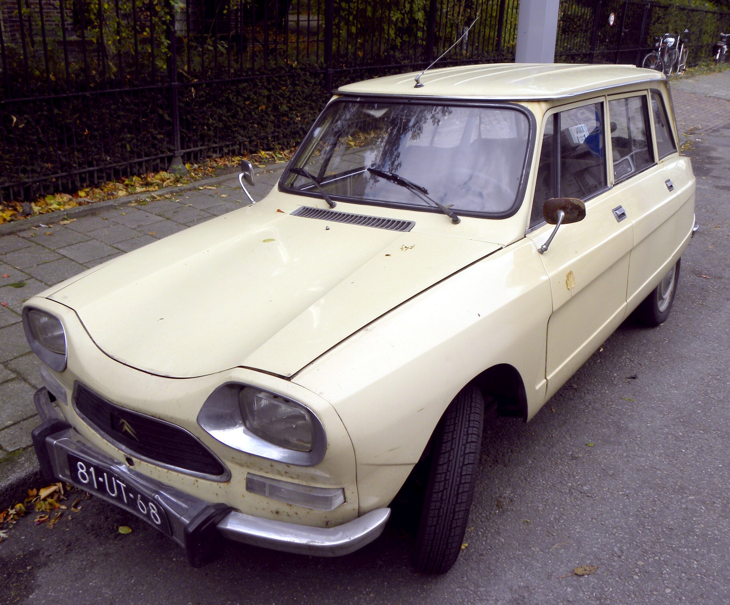 LHD Citroen cars with left hand wheel